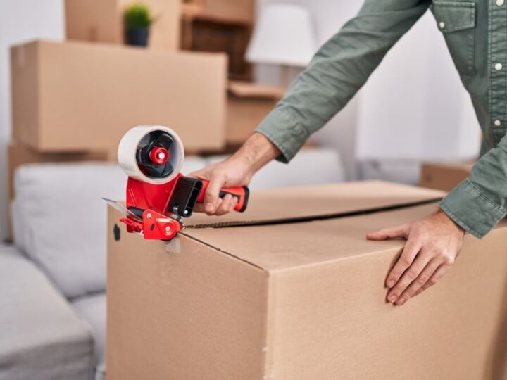 E-commerce a opakowania – jakie akcesoria pakowe stają się standardem?