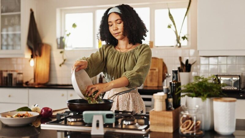 Prowadzenie działalności nierejestrowanej a sprzedaż jedzenia w domu: przepisy i wymogi